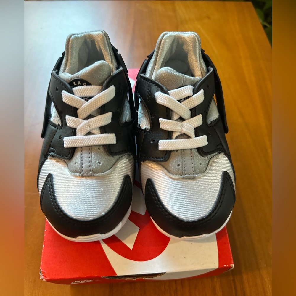 Kids Nike Haurache Run Sneakers- Size 6C